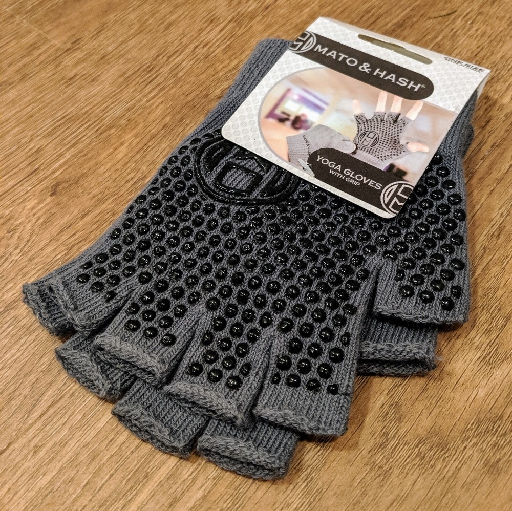 NWT Mayo & Hash Yoga Gloves